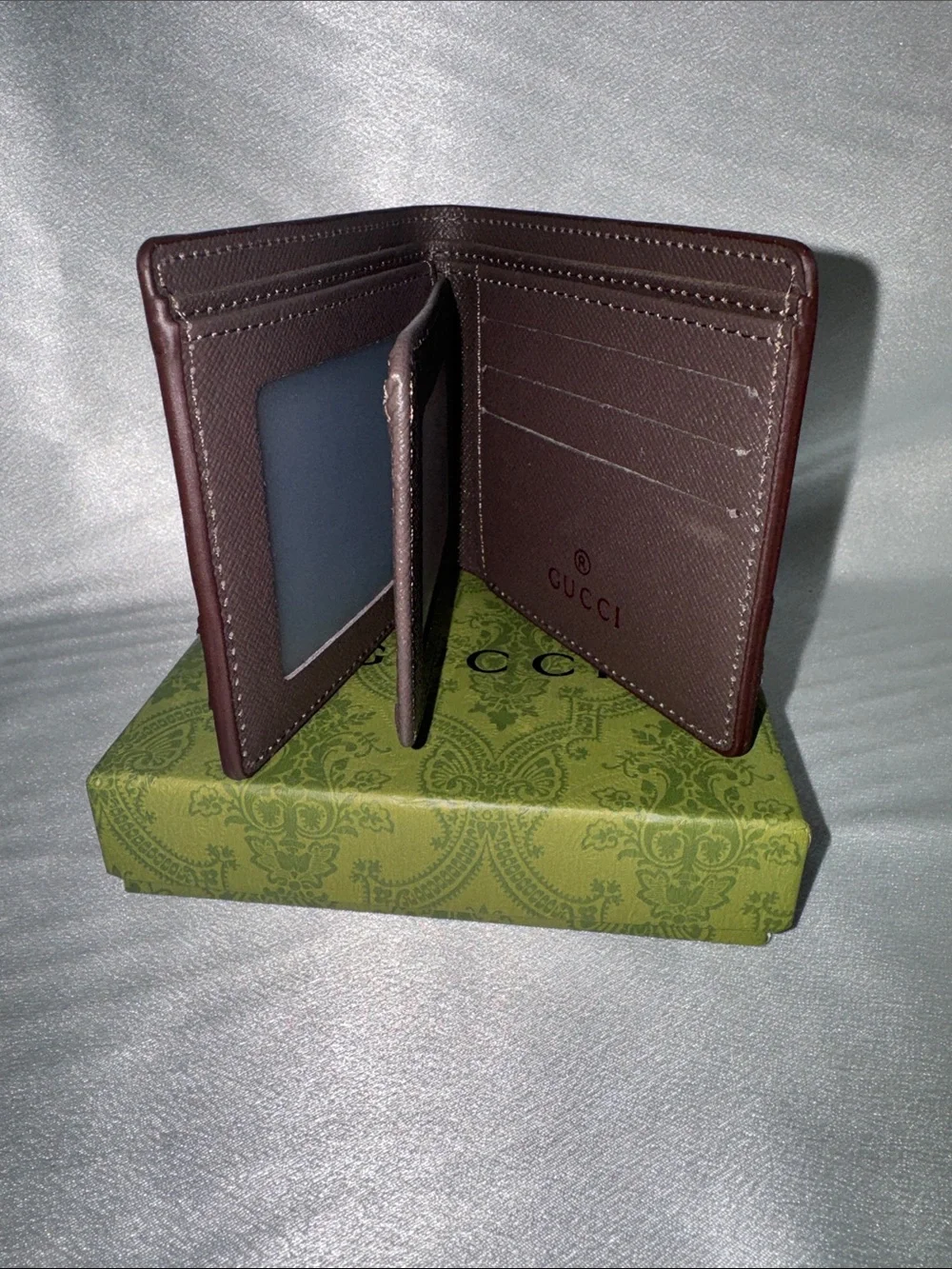 New! Gucci GG Supreme Web Bifold Wallet in beige and ebony canvas!🔥